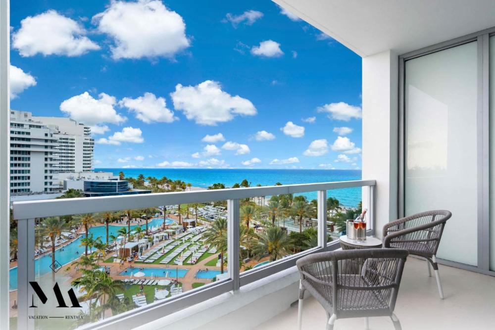 FontaineBleau Resort Balcony w Pool & Ocean View